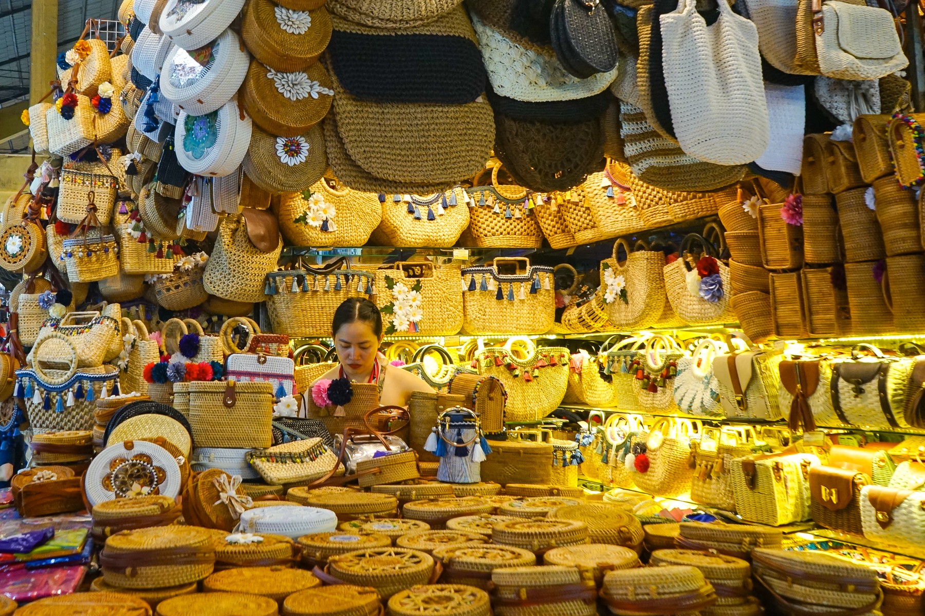 【檳城市場】胡志明必逛！百年歷史傳統市場 買紀念品、吃道地美食