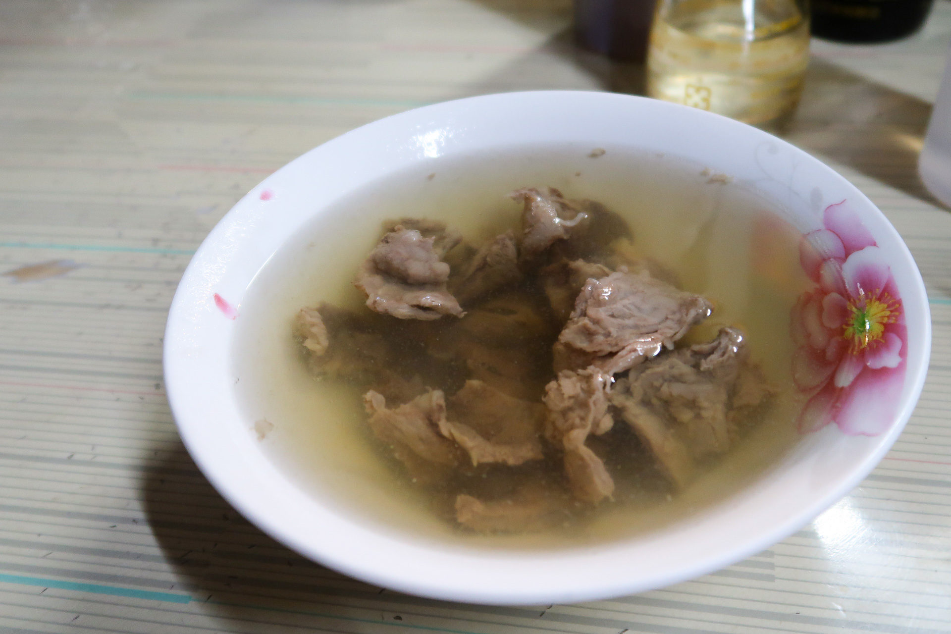 陳記善化牛肉湯》在地人推薦！隱藏灣裡市場的超好喝鮮嫩牛肉湯