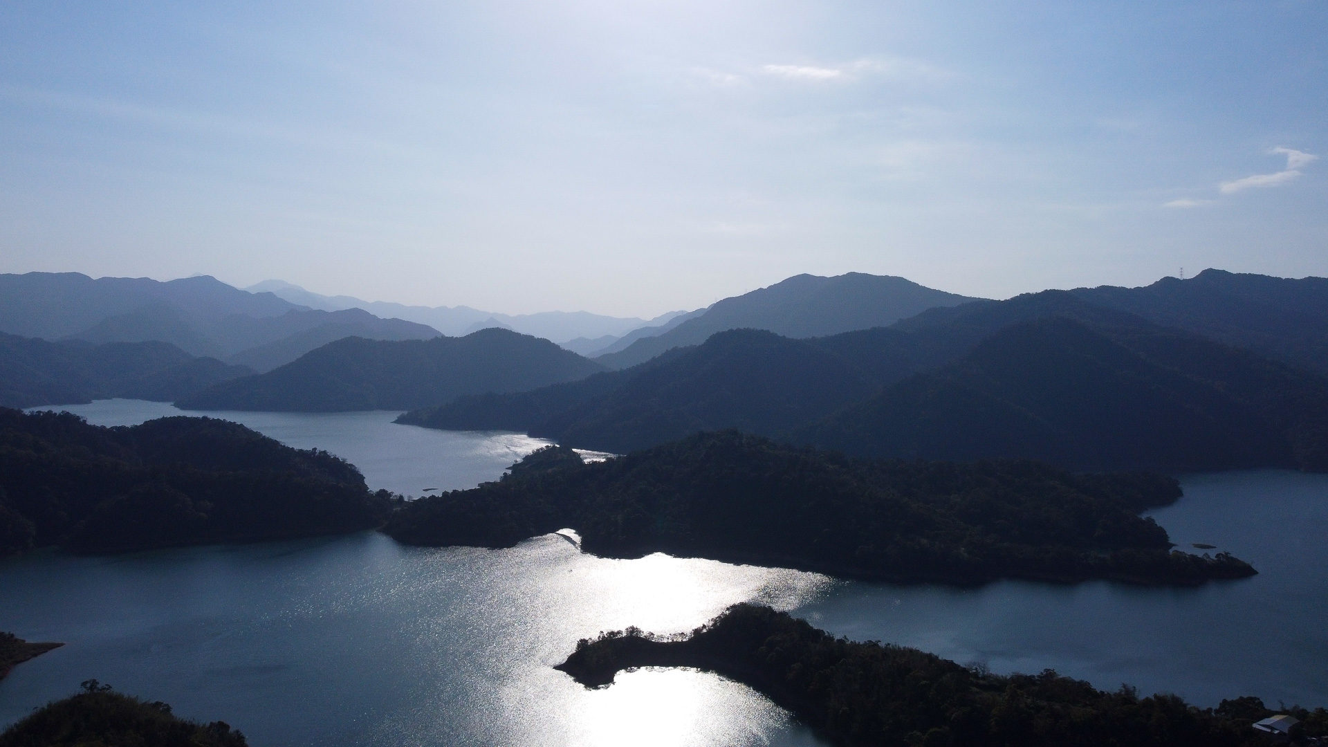 石碇千島湖》周末約會提案！台北近郊山中秘境，擁抱群山環繞的山水景色