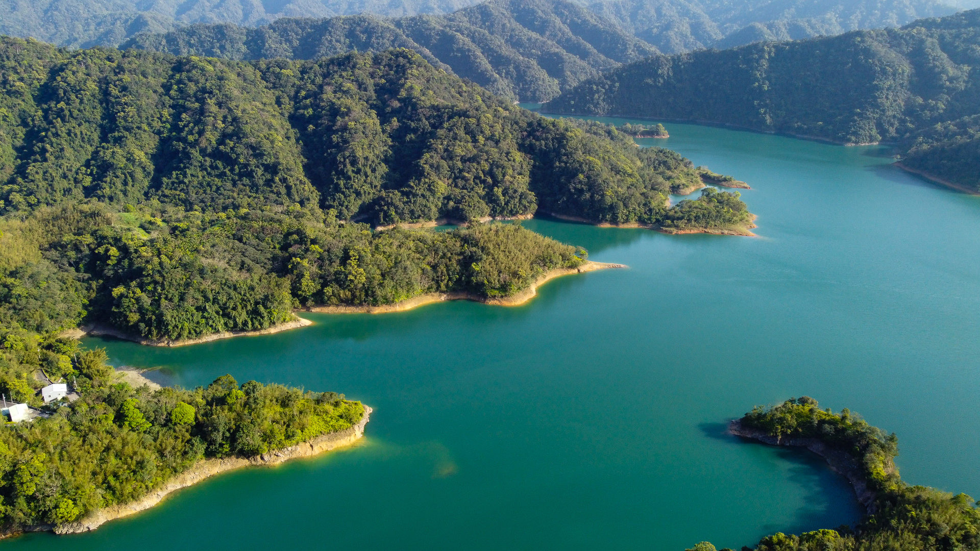 石碇千島湖》周末約會提案！台北近郊山中秘境，擁抱群山環繞的山水景色