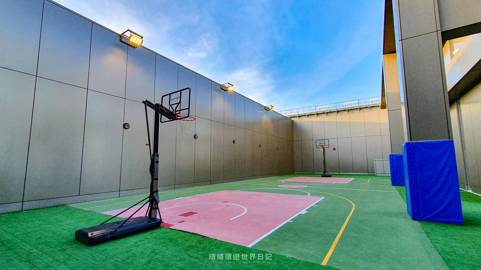 澎澄飯店 空中籃球場