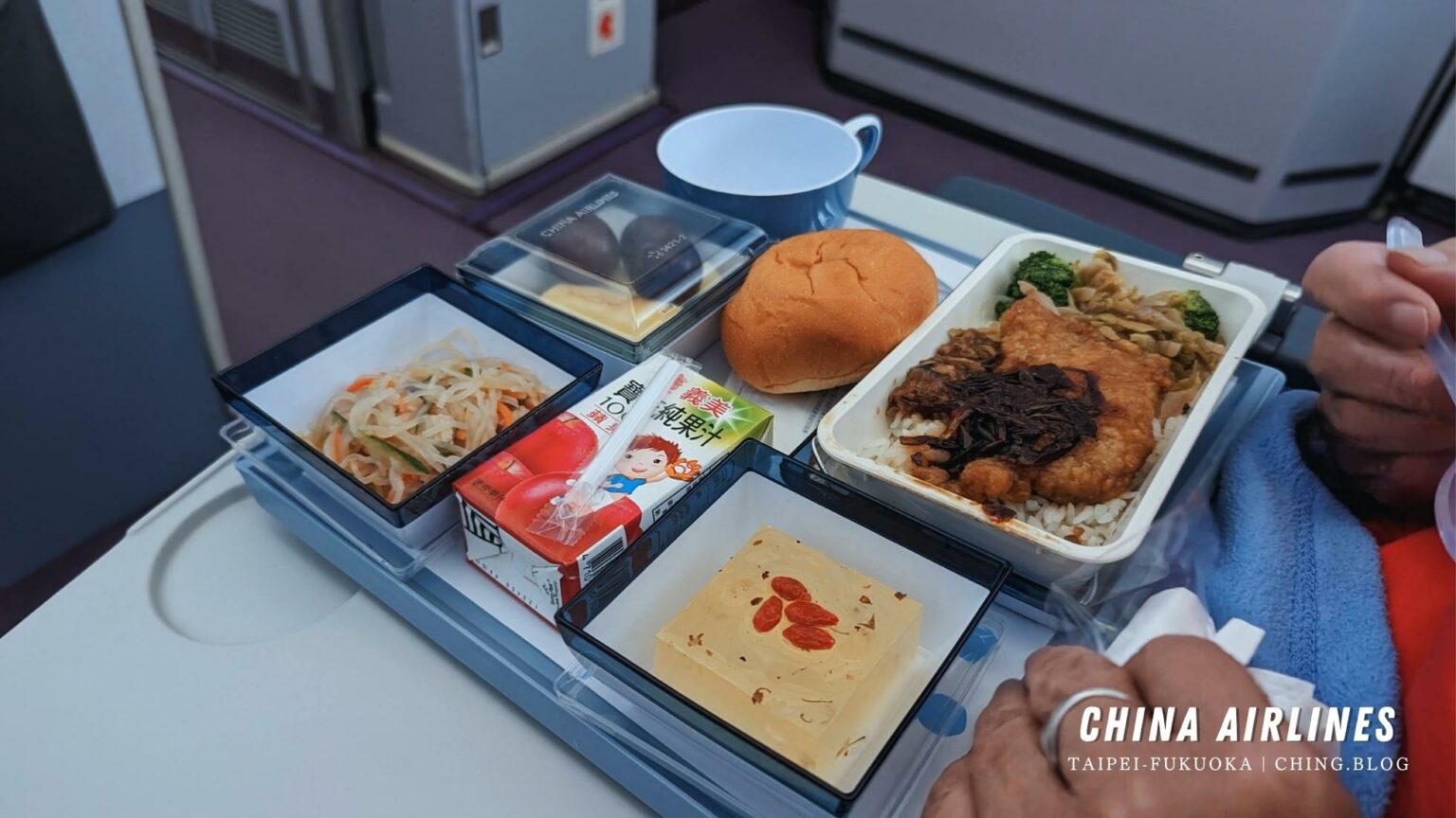 【華航福岡評價】CI110、CI117 搭乘心得：A330-300 經濟艙、飛機餐、嬰兒搖籃預訂全攻略