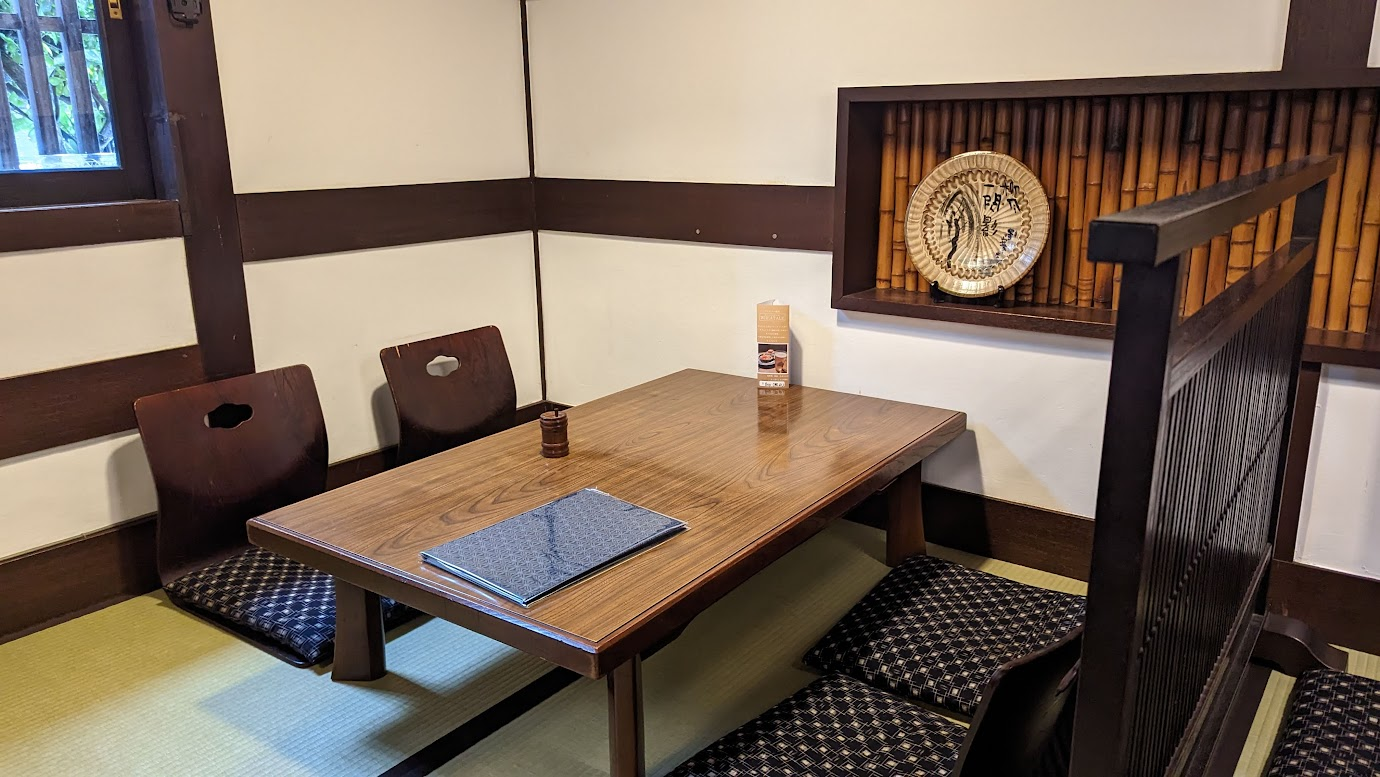 六騎鰻魚飯 塌塌米區 室內空間